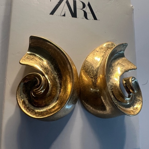 COPY - 🔥🔥Zara Circular Gold  earrings - Picture 4 of 4